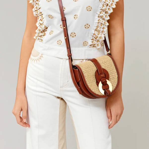 クロエ かごバッグ コピー ラフィア&シャイニーカーフスキン製「Darryl」スモールサドルバッグ CHC21US344E4927S